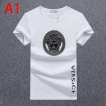 半袖Tシャツ 3色可選 オススメのアイテムを見逃すな ヴェルサーチ VE...