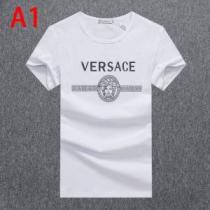 3色可選 ヴェルサーチこの時期の一番人気は  VERSACE ストリート...