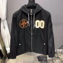 Off-White オフホワイト ジャケット コーデ エレガントな ウィンドブレーカー2026春夏大活躍 定番の防水ウェア人気トレンド