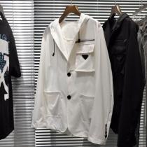 プラダ ナイロン ジャケット コピーPRADA 2026春夏大活躍 大人スタイル おしゃれなウィンドブレーカー 防寒性抜群人気新作