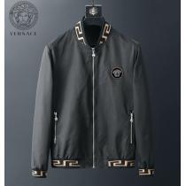 春夏大活躍2026ヴェルサーチ ジャケット メンズ VERSACEスーパーコピー 品 使いやすさが魅力的ウィンドブレーカー 新作