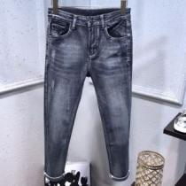 FENDIデニムパンツ サイズ着こなし 激安2026春夏フェンデイ スーパーコピージーンズ ゆるさがかわいい人気新品