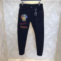 取り入れやすい ヴェルサーチ 海外でも大人気 VERSACE 20SSトレンド ジーンズ