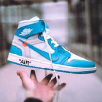 憧れブランドの2026春夏 スニーカー Off-White 個性的なスタイル オフホワイト