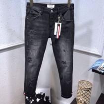 新モデル2026トムブラウンパンツ サイズTHOM BROWNE コピー デニム メンズ 大人カジュアル 定番アイテム 通販