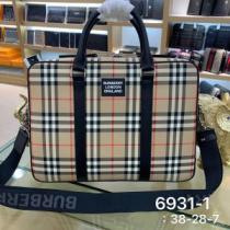 バーバリー日本未入荷カラー  BURBERRY 上品に着こなせ メンズ ショルダーバッグ  注目を集めてる.47.