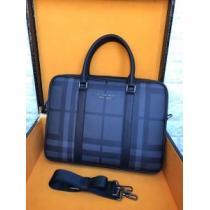 コーデの完成度を高める ハンドバッグ  この時期の一番人気は バーバリー BURBERRY.47.