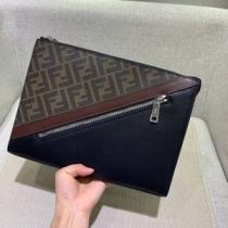 普段使いにも最適なアイテム ポーチ  ストリート感あふれ フェンディ FENDI.487.
