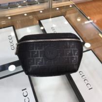 フェンディファッションに取り入れよう  FENDI ウエストポーチ  お値段もお求めやすい.487.
