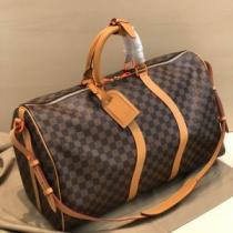 エレガントな雰囲気 ルイ ヴィトン LOUIS VUITTON おしゃれな人が持っている スーツケース.45.