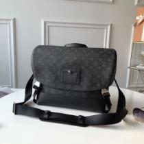 ルイ ヴィトンこの時期の一番人気は  LOUIS VUITTON  2026モデル ショルダーバッグ.45.