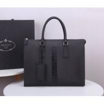 ビジネスバッグ 高級感のある素材 プラダ 一番手に入れやすい PRADA  2026年春限定.57.
