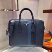 ビジネスバッグ プラダ 海外でも人気なブランド  PRADA 一番手に入れやすい.57.
