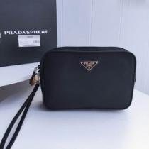 ポーチ 有名ブランドです  プラダ争奪戦必至  PRADA 限定品が登場.57.