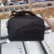 シンプルなファッション ミニバッグ プラダ  2026モデル PRADA.57.