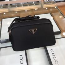 ショルダーバッグストリート系に大人気  プラダ PRADA デザインお洒落.57.