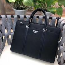 どのアイテムも手頃な価格で プラダ PRADA トレンド最先端のアイテム ビジネスバッグ.57.