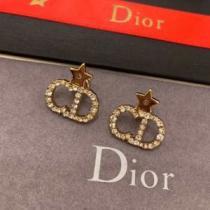 ディオールファッションに取り入れよう DIOR  ピアス 20SS☆送料込 ストリート系に大人気.222.