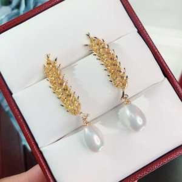 今年の春トレンドスワロフスキー20SSトレンド SWAROVSKI ピアス おしゃれな人が持っている.554.