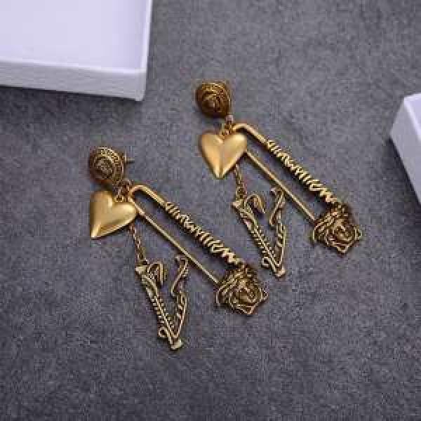 ヴェルサーチ20SSトレンド注目されている VERSACE ピアス 一番手に入れやすい.223.