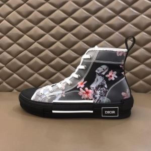 ディオール春夏コレクション新品  DIOR 大活躍する スニーカー 普段見ないデザインばかり