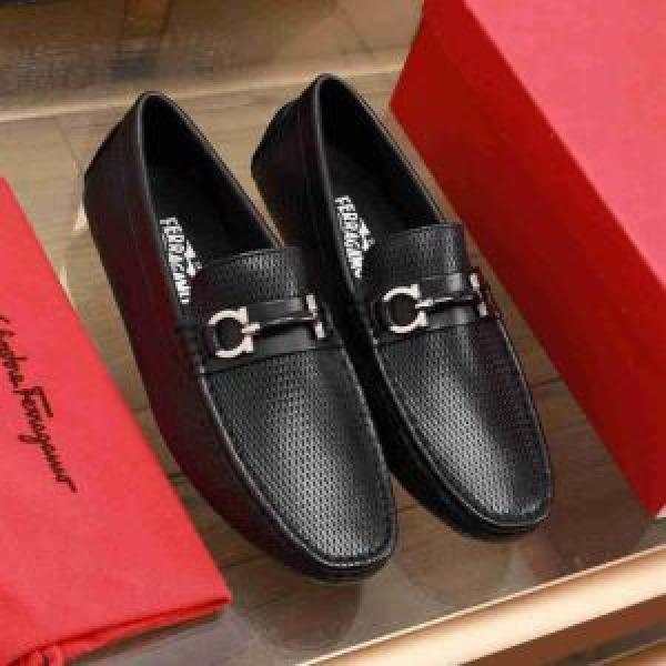 注目を集めてる ローファー 上品に着こなせ サルヴァトーレフェラガモ FERRAGAMO