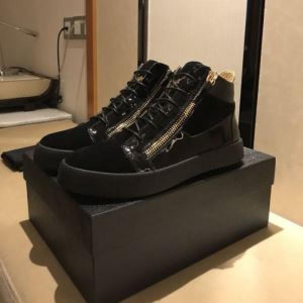 通勤通学どちらでも使え ジュゼッペ ザノッティ GIUSEPPE ZANOTTI 万能に使える ランニングシューズ