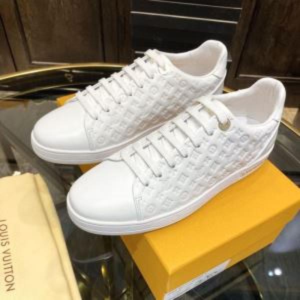 LOUIS VUITTON ストリート界隈でも人気 ルイ ヴィトン2色可選  20新作です スニーカー デザインお洒落