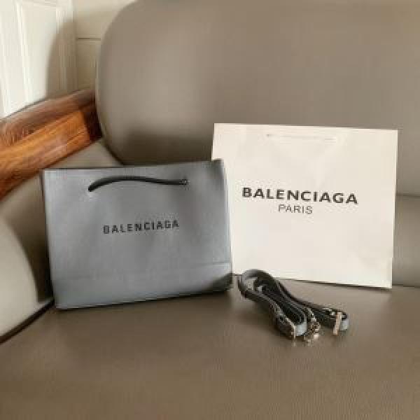シンプルなファッション 多色可選 バレンシアガ BALENCIAGA スタイルアップ  レディースバッグ 2026モデル.51.