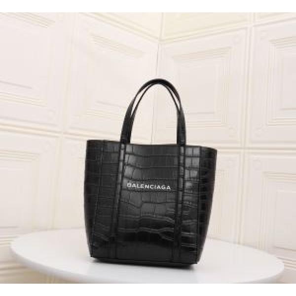 BALENCIAGA  手の届くプライスが魅力的 バレンシアガ 20SSトレンド  レディースバッグ.51.