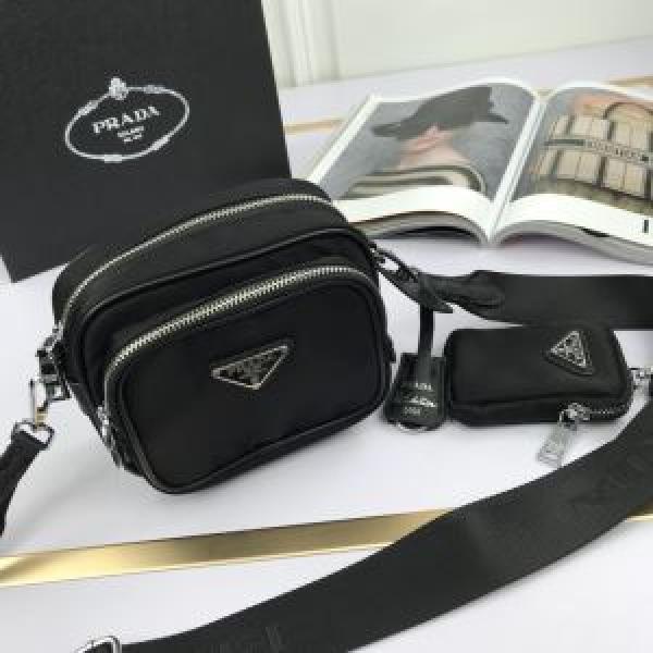 レディースバッグ エレガントな雰囲気  プラダ おしゃれな人が持っている PRADA.68.