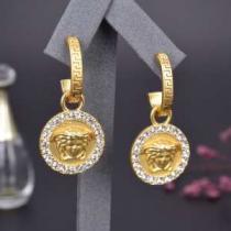 注目されている ヴェルサーチ20新作です VERSACE ピアス 普段使いにも最適なアイテム.223.