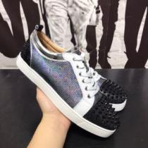 Christian Louboutin コーデの完成度を高める クリスチャンルブタン  この時期の一番人気は ランニングシューズ