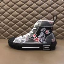 ディオール春夏コレクション新品  DIOR 大活躍する スニーカー 普段見ないデザインばかり