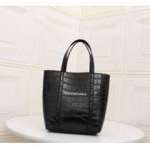 BALENCIAGA  手の届くプライスが魅力的 バレンシアガ 20SSトレンド  レディースバッグ.51.