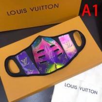 2色可選 コーデの完成度を高める マスク この時期の一番人気は LOUIS VUITTON ルイ ヴィトン さらに魅力的