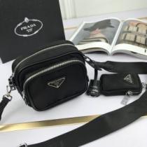 レディースバッグ エレガントな雰囲気  プラダ おしゃれな人が持っている PRADA.68.