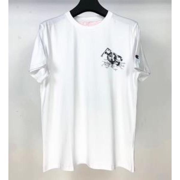 コーデの完成度を高める Off-White オフホワイトこの時期の一番人気は  半袖Tシャツ