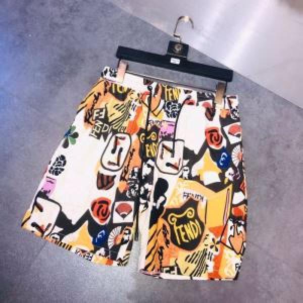 この時期の一番人気は ショートパンツ コーデの完成度を高める フェンディさらに魅力的  FENDI