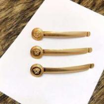 ヘアアクセサリー 幅広いアイテムを展開 ヴェルサーチ高級感のある素材  ...
