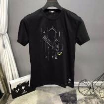半袖Tシャツ 本当に嬉しいアイテム 2色可選 フェンディ差をつけたい人にもおすすめ  FENDI