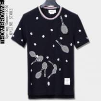 半袖Tシャツ 2色可選 １点限り！VIPセール トムブラウンおしゃれ刷新に役立つ  THOM BROWNE お手頃プライス