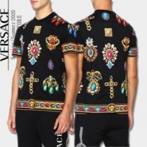 ヴェルサーチ コーデの完成度を高める VERSACE この時期の一番人気...