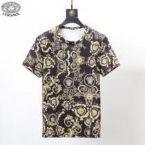 半袖Tシャツ 今なお素敵なアイテムだ ヴェルサーチ 大幅割引価格 VER...