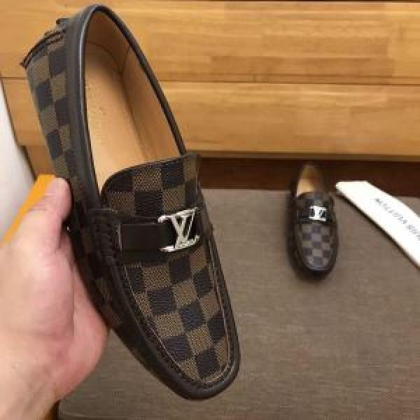 ルイ ヴィトン2026春夏新作 売れ筋のいいLOUIS VUITTON ムダな装飾を排したデザインスニーカー/靴
