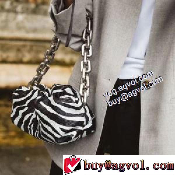 BOTTEGA VENETA コピー 2色可選 Bottega Veneta The Chain Pouch レディースバッグ 数に限りがある ボッテガ ブランドコピー 雲包ポーチ.95.