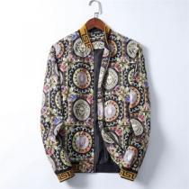 VERSACE コピー 2025秋冬新作 秋の定番売れ筋のいい ブルゾン ヴェルサーチコピー 