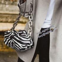 BOTTEGA VENETA コピー 2色可選 Bottega Veneta The Chain Pouch レディースバッグ 数に限りがある ボッテガ ブランドコピー 雲包ポーチ.95.