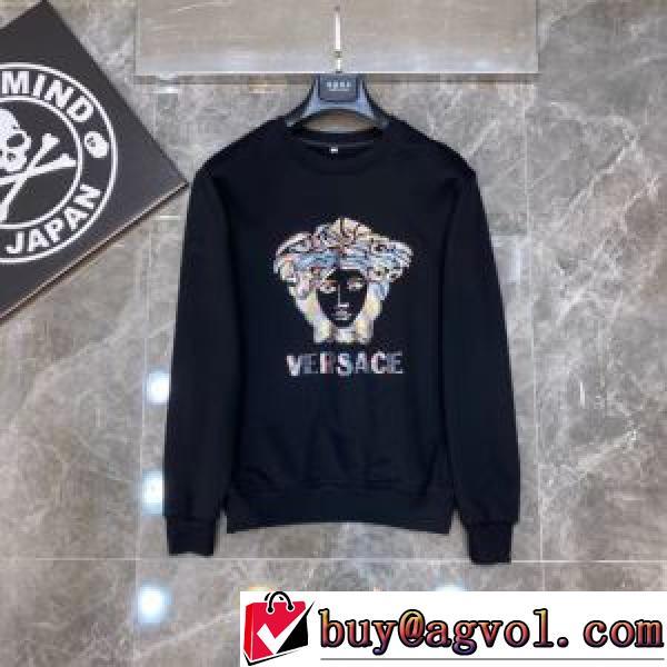  プルオーバーパーカー 大好評♪  高評価の人気品 2色可選 VERSACE コピー2026AW ヴェルサーチ コピー 偽物 通販激安