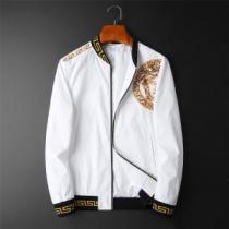 モデル大絶賛♪ ブルゾン 2026AW ヴェルサーチ コピー 偽物 通販激安  お洒落な存在感 VERSACE コピー2色可選
